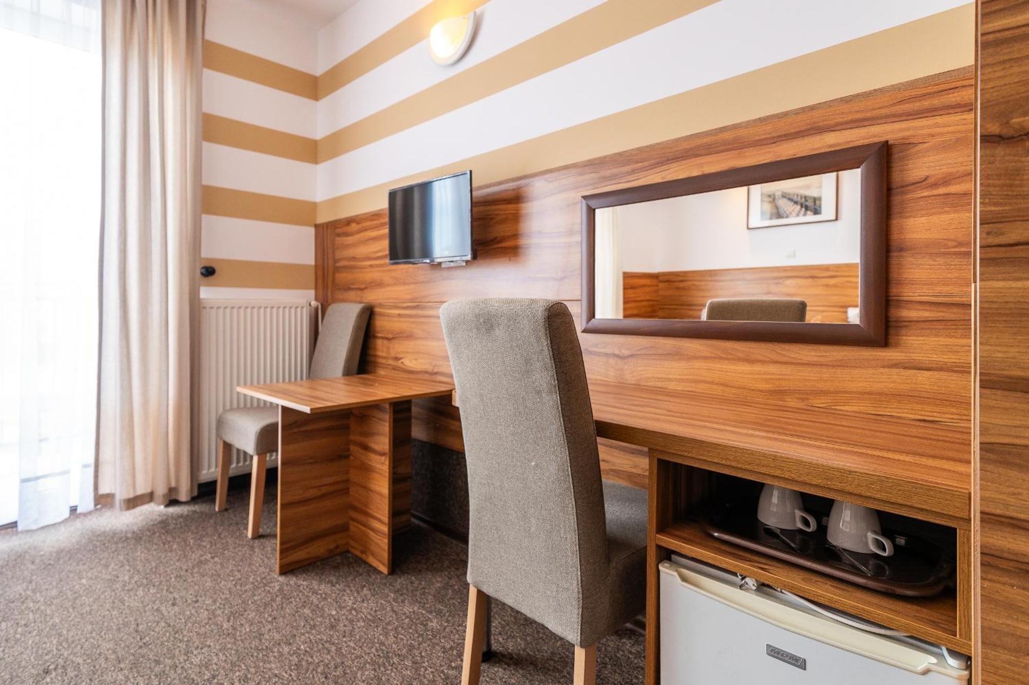Max Apartamenty - Pokoje - Domki - Restauracja - Basen Großmöllen Exterior foto